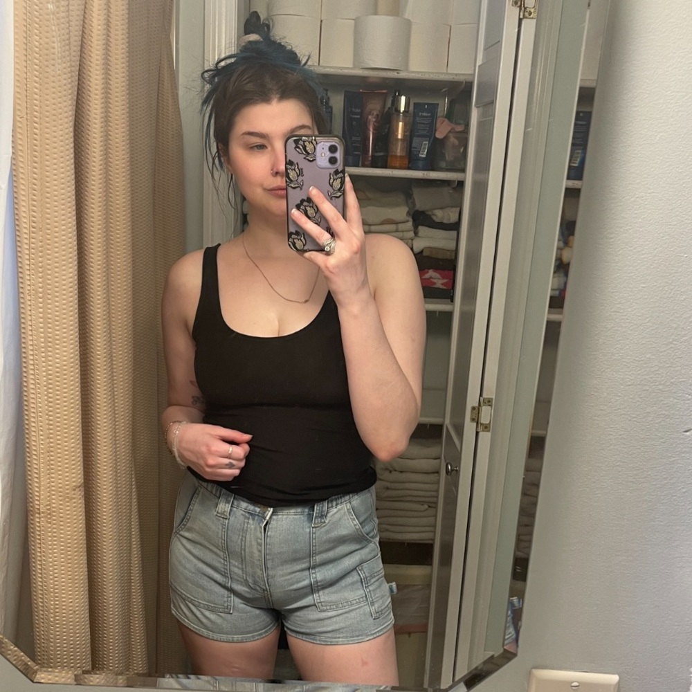 Meet your Posher, April